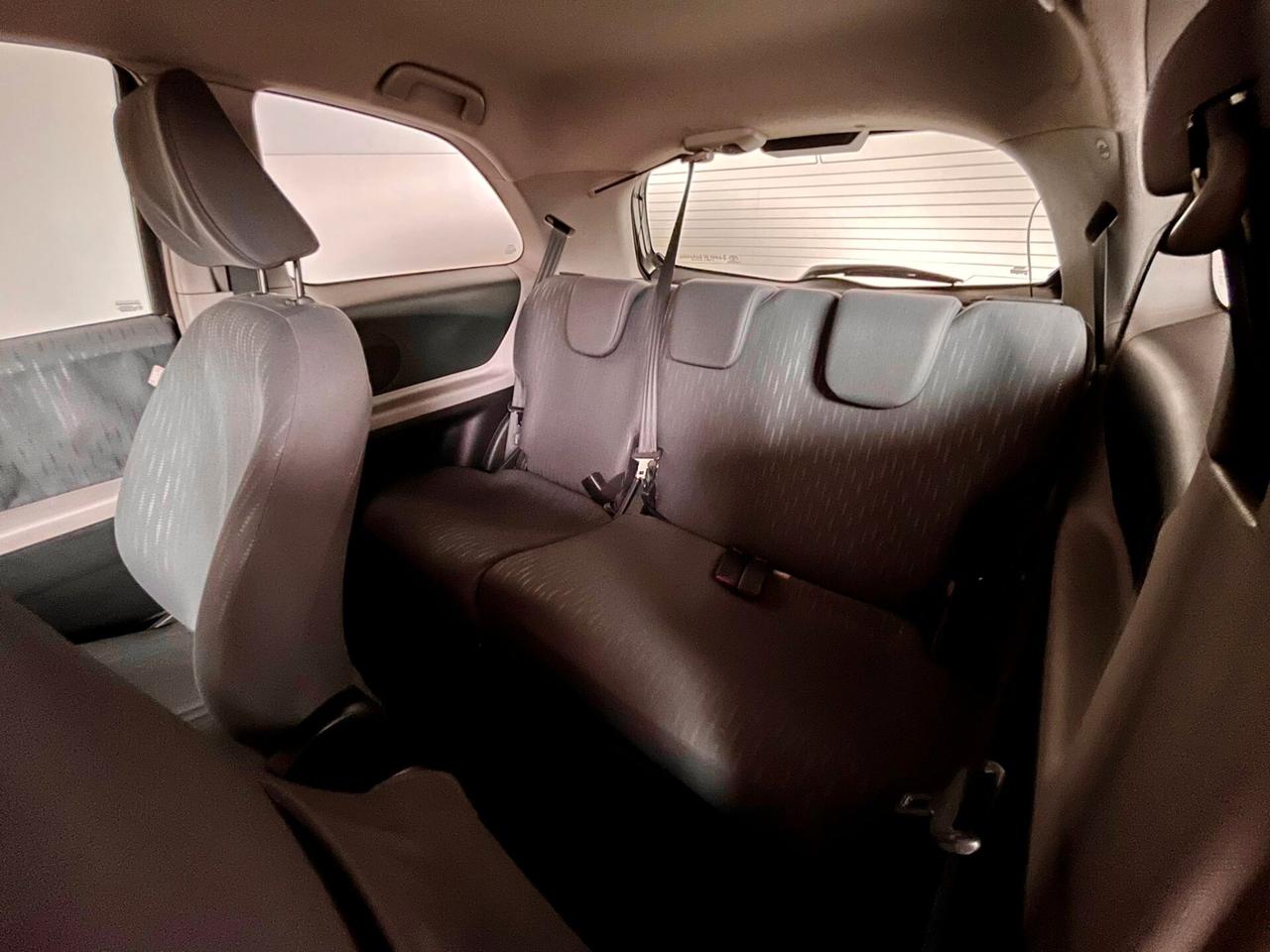 Toyota Yaris 1.3 3P sol