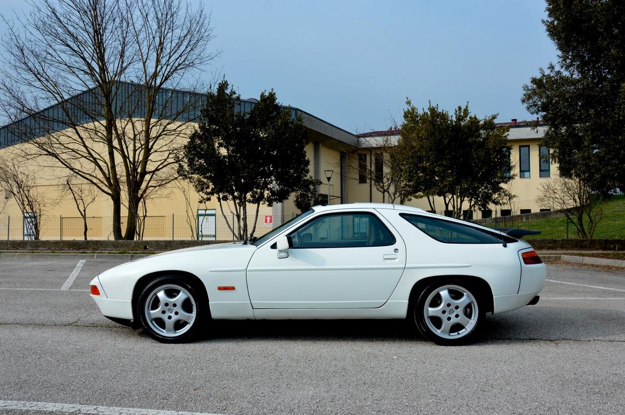 Porsche 928 S4