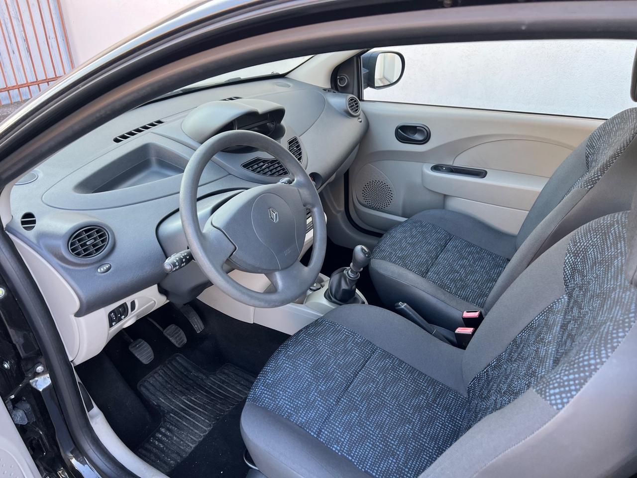 Renault Twingo 1200 neopatentati 13550km