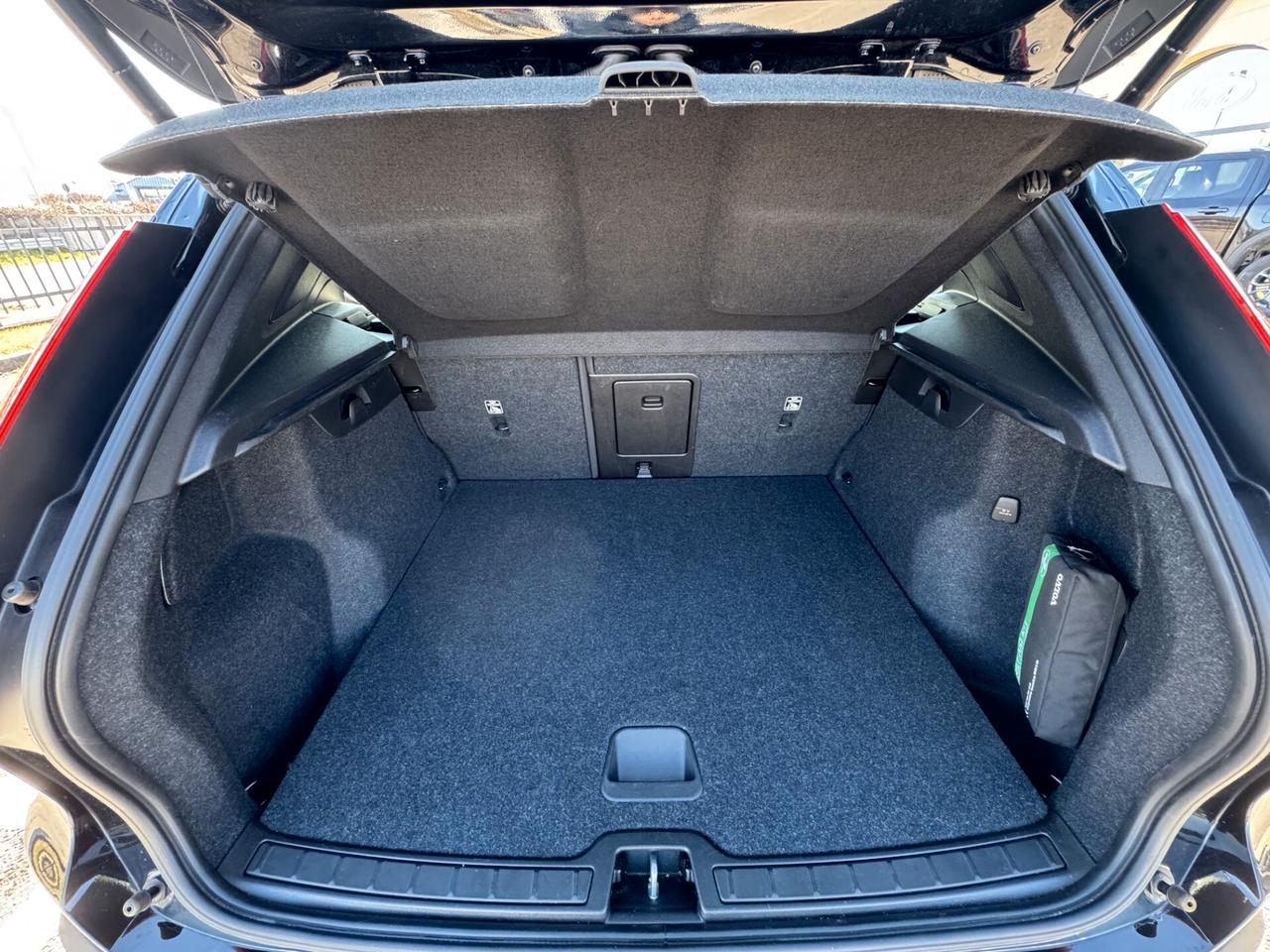 Volvo XC40 T3 Automatica Momentum Pro