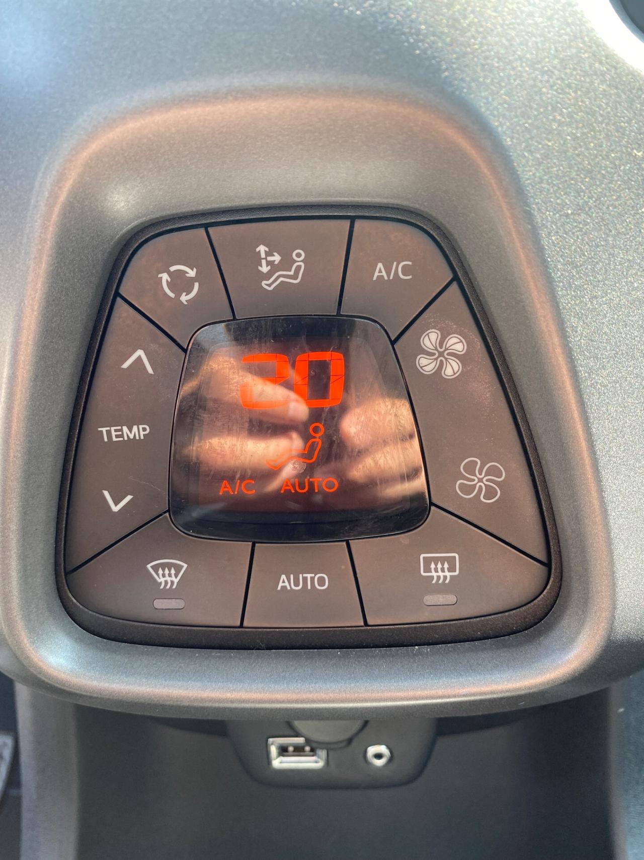 Toyota Aygo Connect 1.0 VVT-i 72 CV 5 porte x-clusiv
