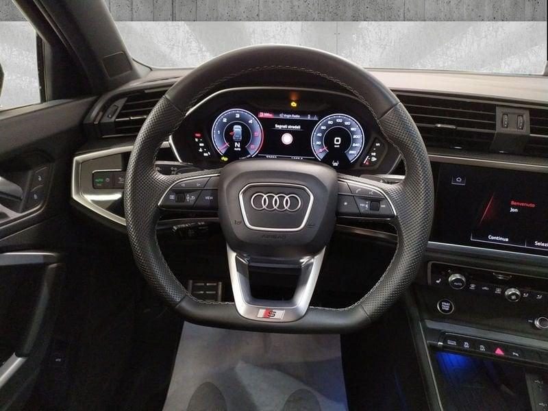 Audi Q3 35 2.0 tdi Identity Black s-tronic