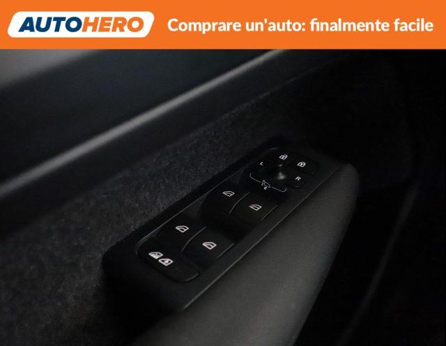 VOLVO XC40 B3 automatico Plus Dark N1