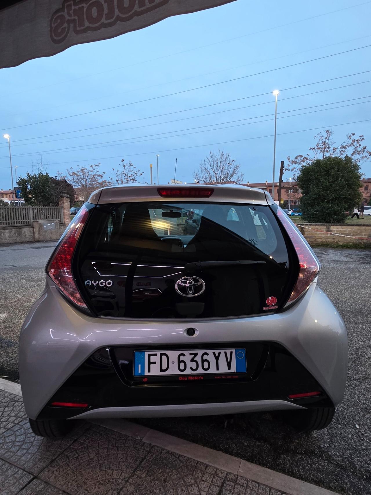 Toyota Aygo 1.0 VVT-i 69 CV 5 porte x-play