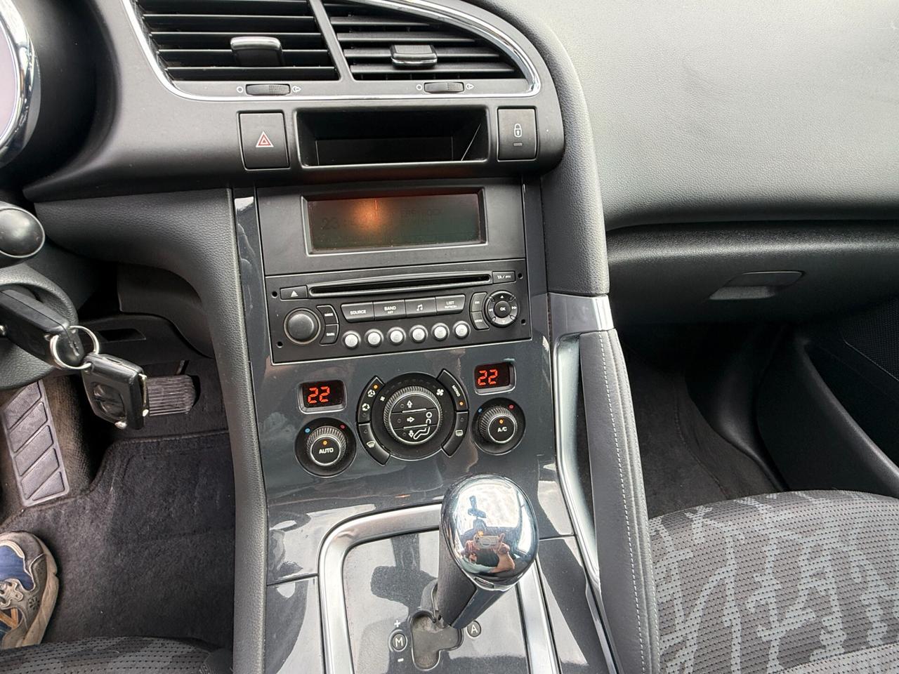 Peugeot 3008 1.6 HDi 110CV cambio robotizzato Tecno