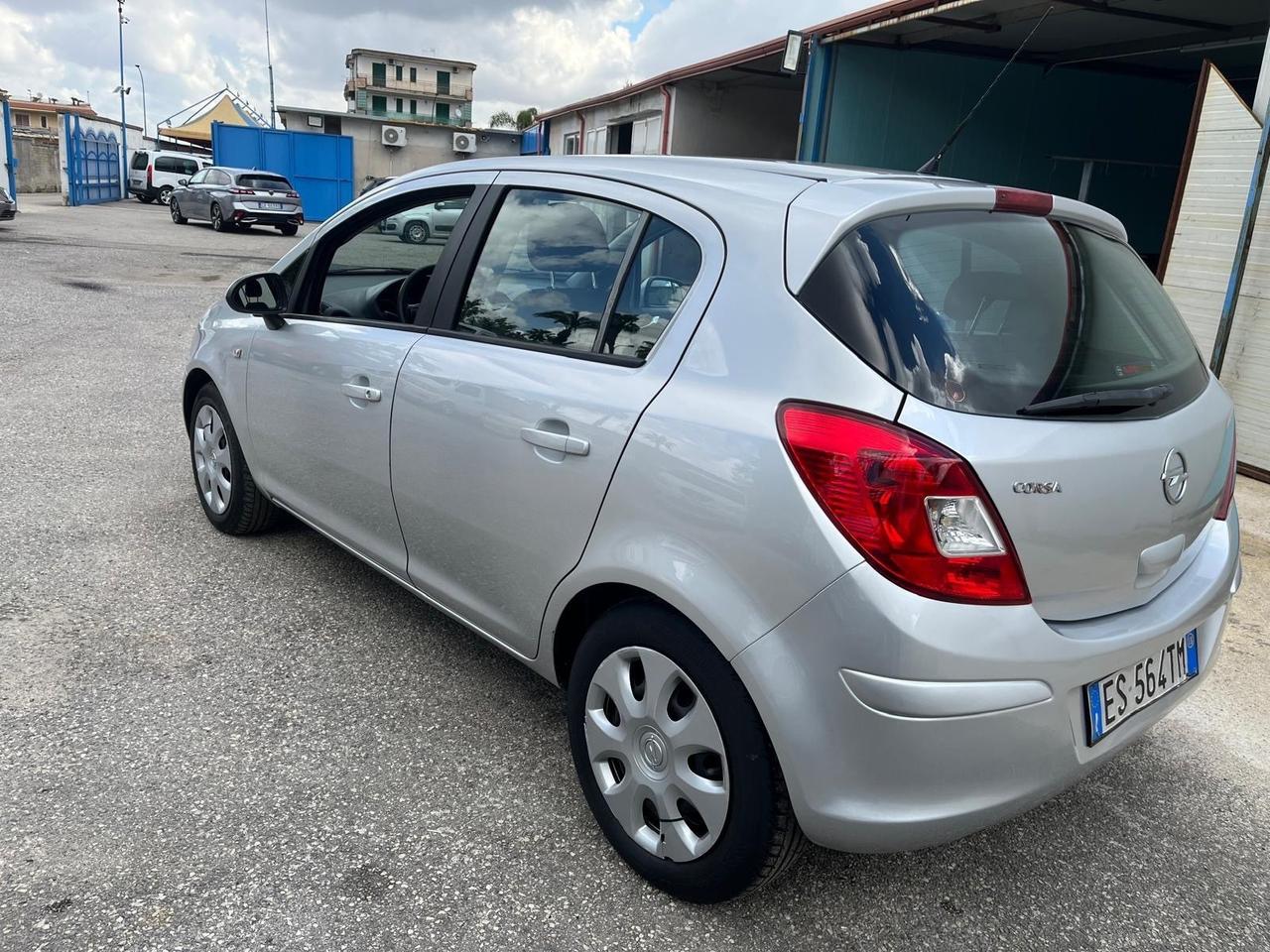 Opel corsa 5 P-1.2 benz. Km 100000-2013
