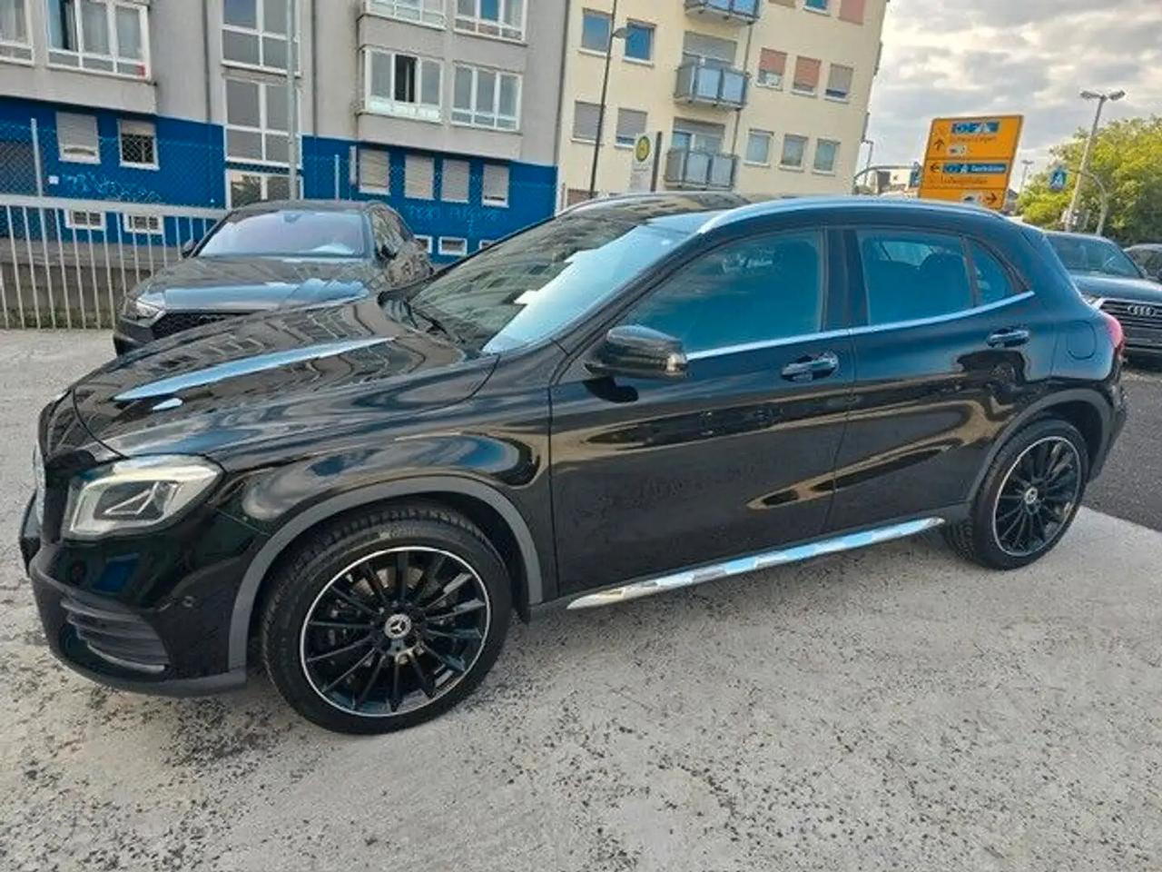 Mercedes-Benz GLA 250 AMG Line