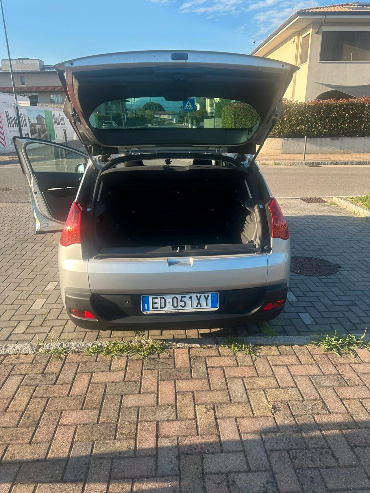 Peugeot 3008 1.6 HDi 110CV cambio robotizzato Premium