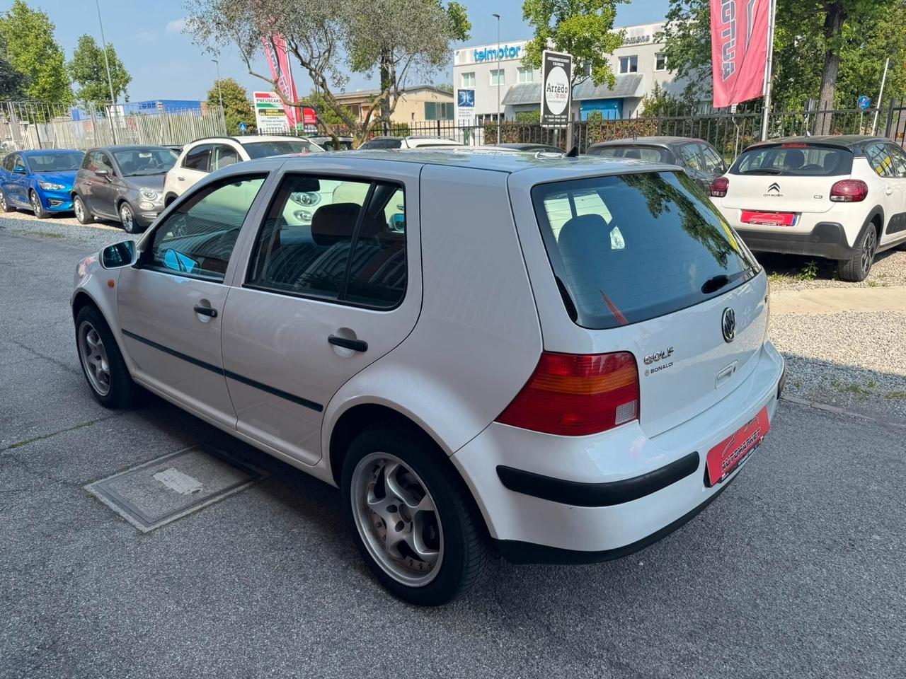 Volkswagen Golf 1.6 Highline 100cv