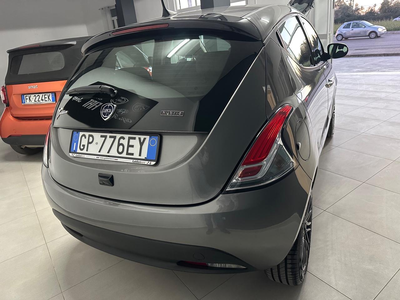 Lancia Ypsilon 1.0 FireFly 5 porte S&S Hybrid Alberta Ferretti
