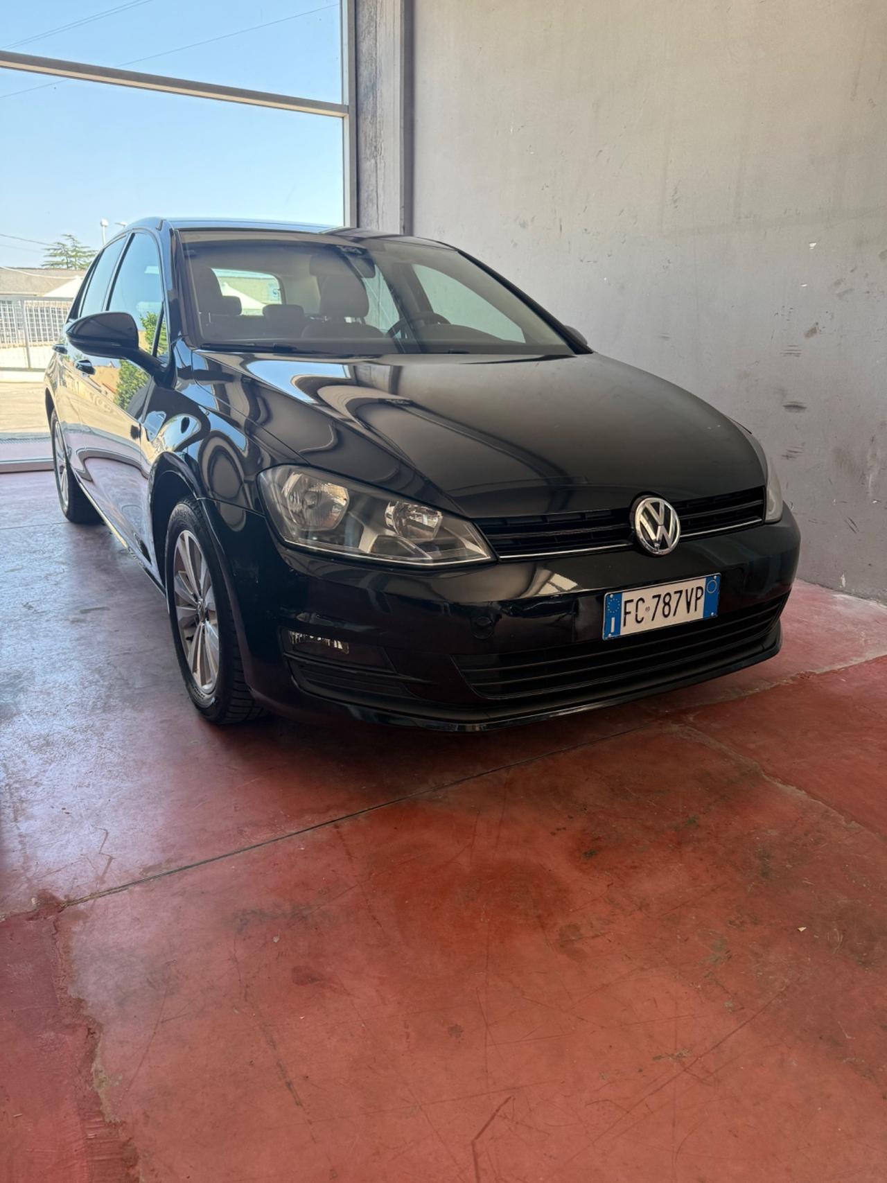 Solo da QUALITYCARS PESCARA Volkswagen Golf 1.6 TDI 110 CV 5p. Comfortline BlueMotion Tchnology mantenuta in buone condizioni, pronta all’uso! Auto da veri internditori!!!!!!