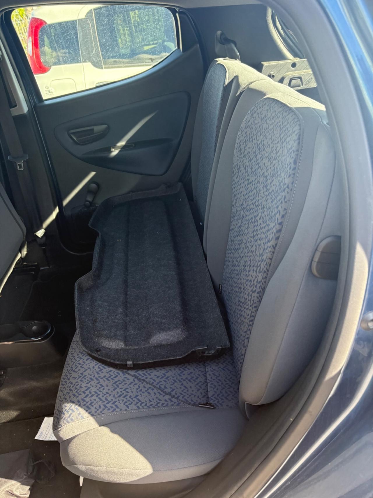 Lancia Ypsilon Firefly Hybrid 70CV Gold