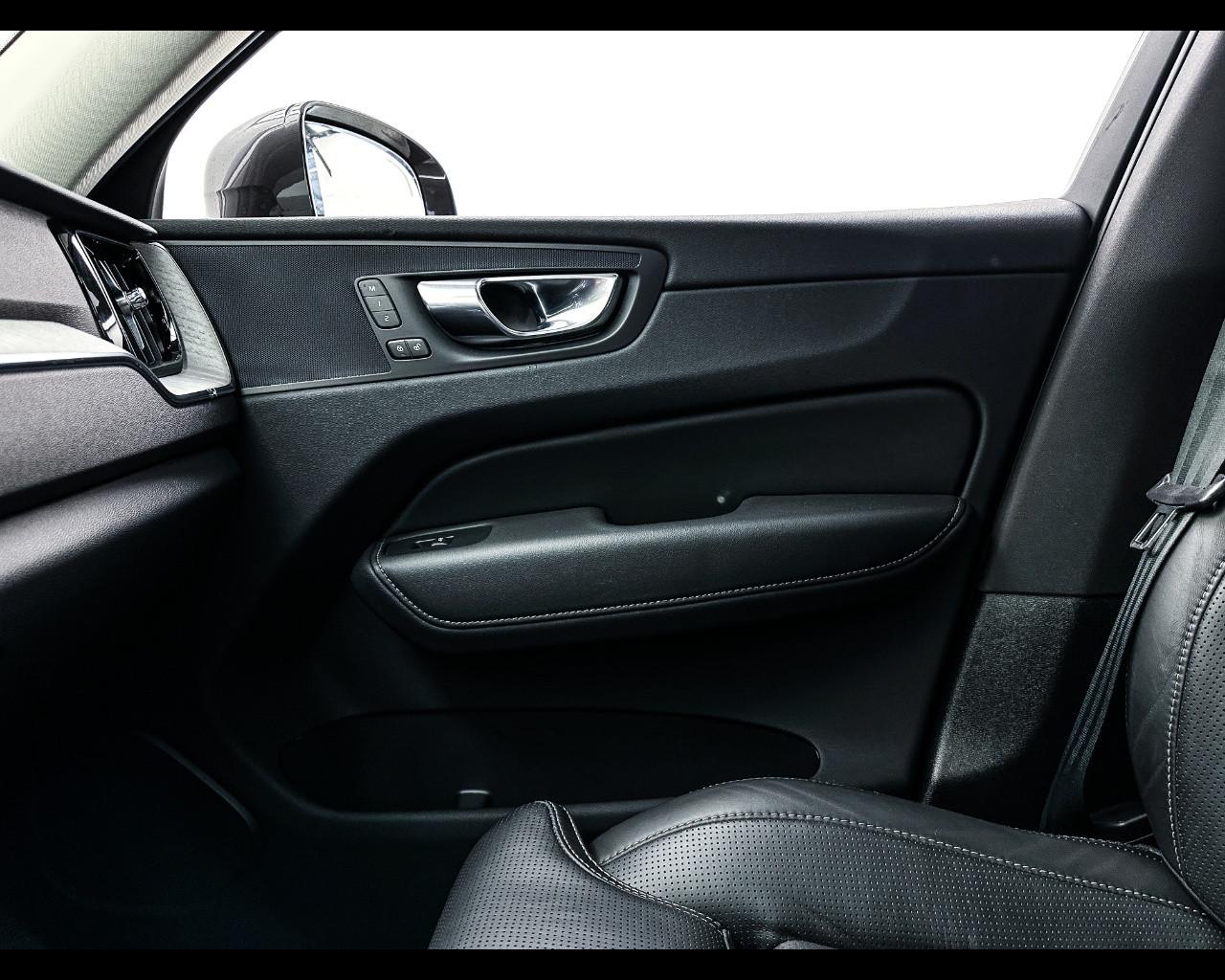 VOLVO XC60 (2017-->) - XC60 T6 Plug-in hybrid AWD automatico Plus Bright