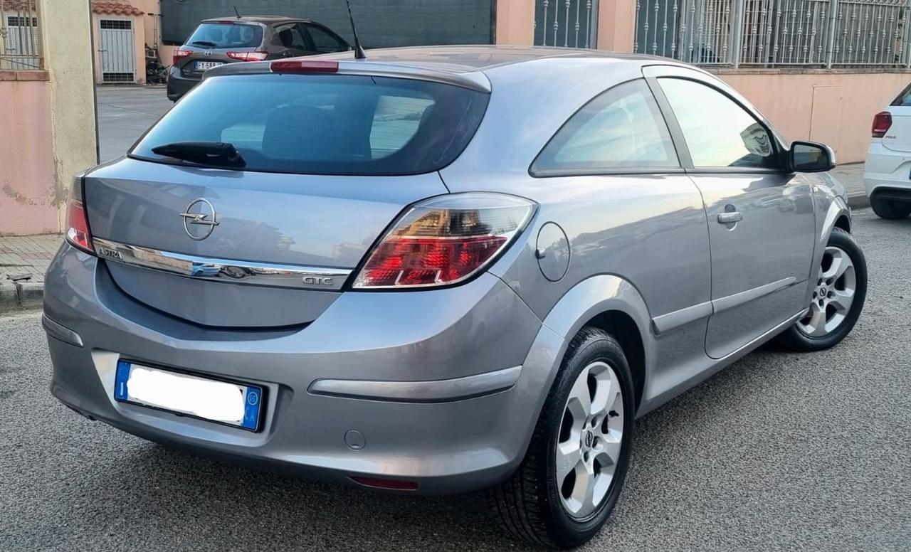 Opel Astra GTC 1.7 CDTI 101CV 3 porte Cosmo