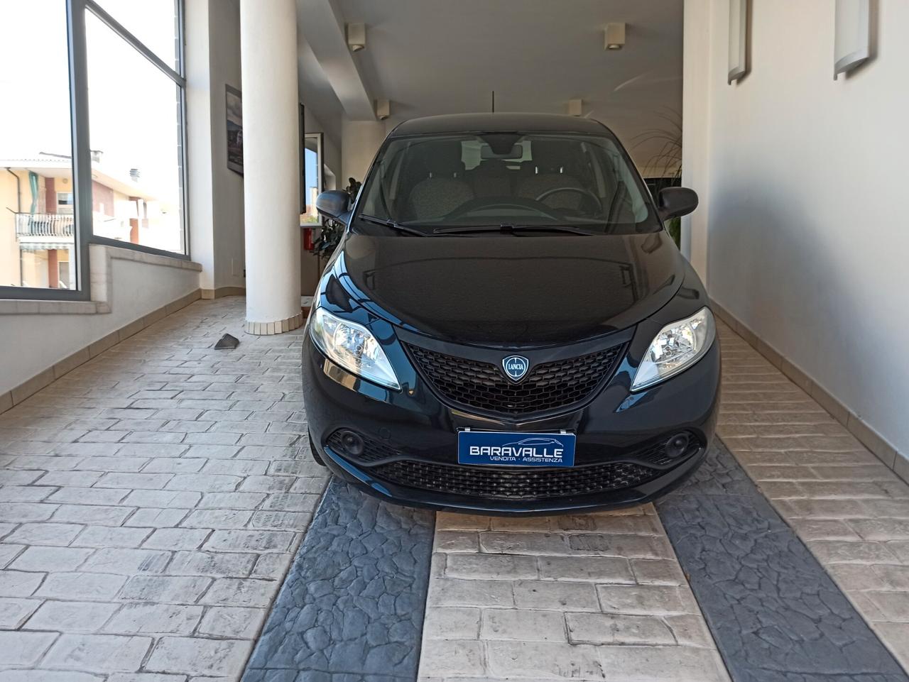 Lancia Ypsilon 1.0 FireFly 5 porte S&S Hybrid Ecochic Silver