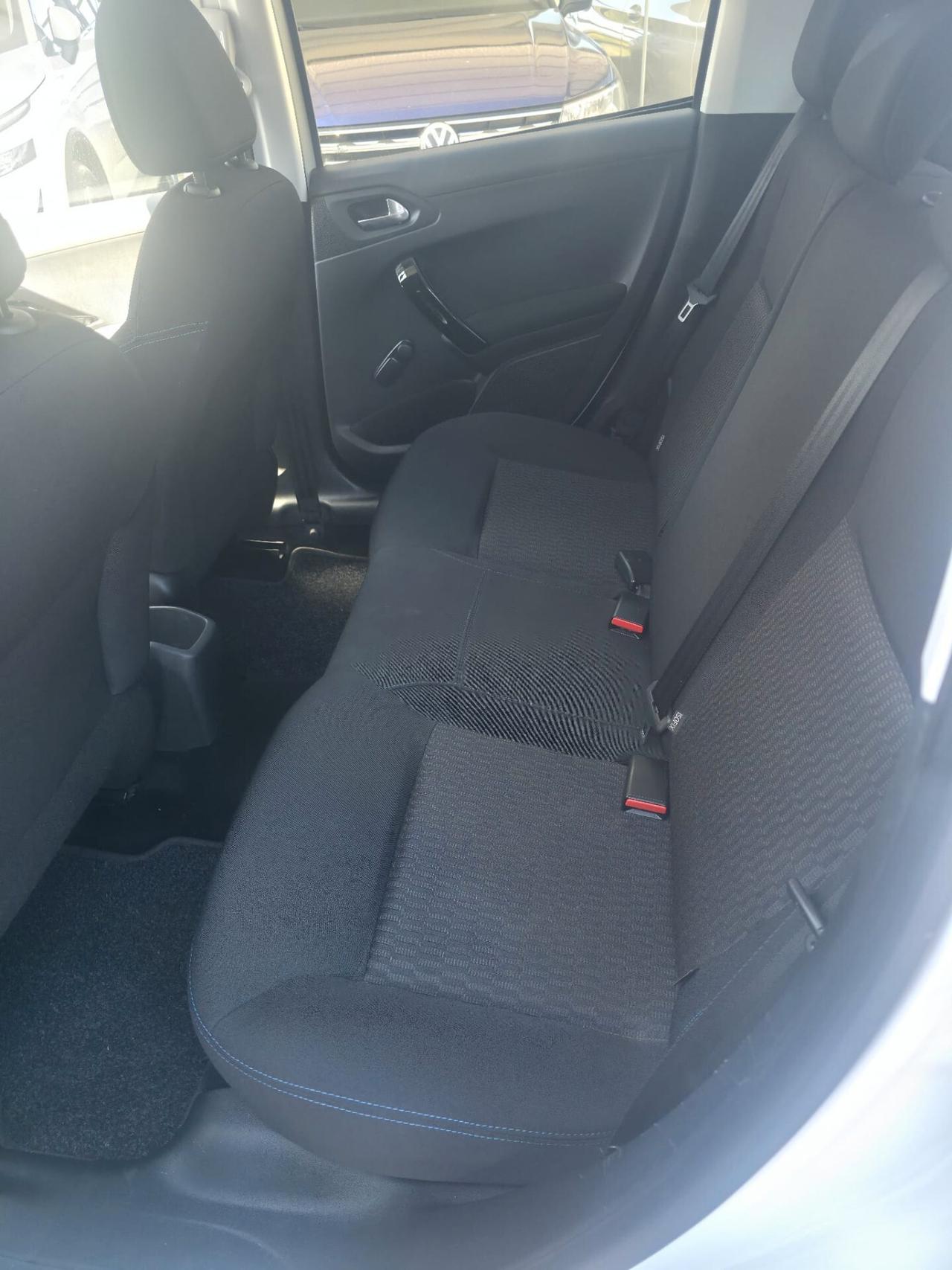 Peugeot 208 PureTech 82 Stop&Start 5 porte Signature