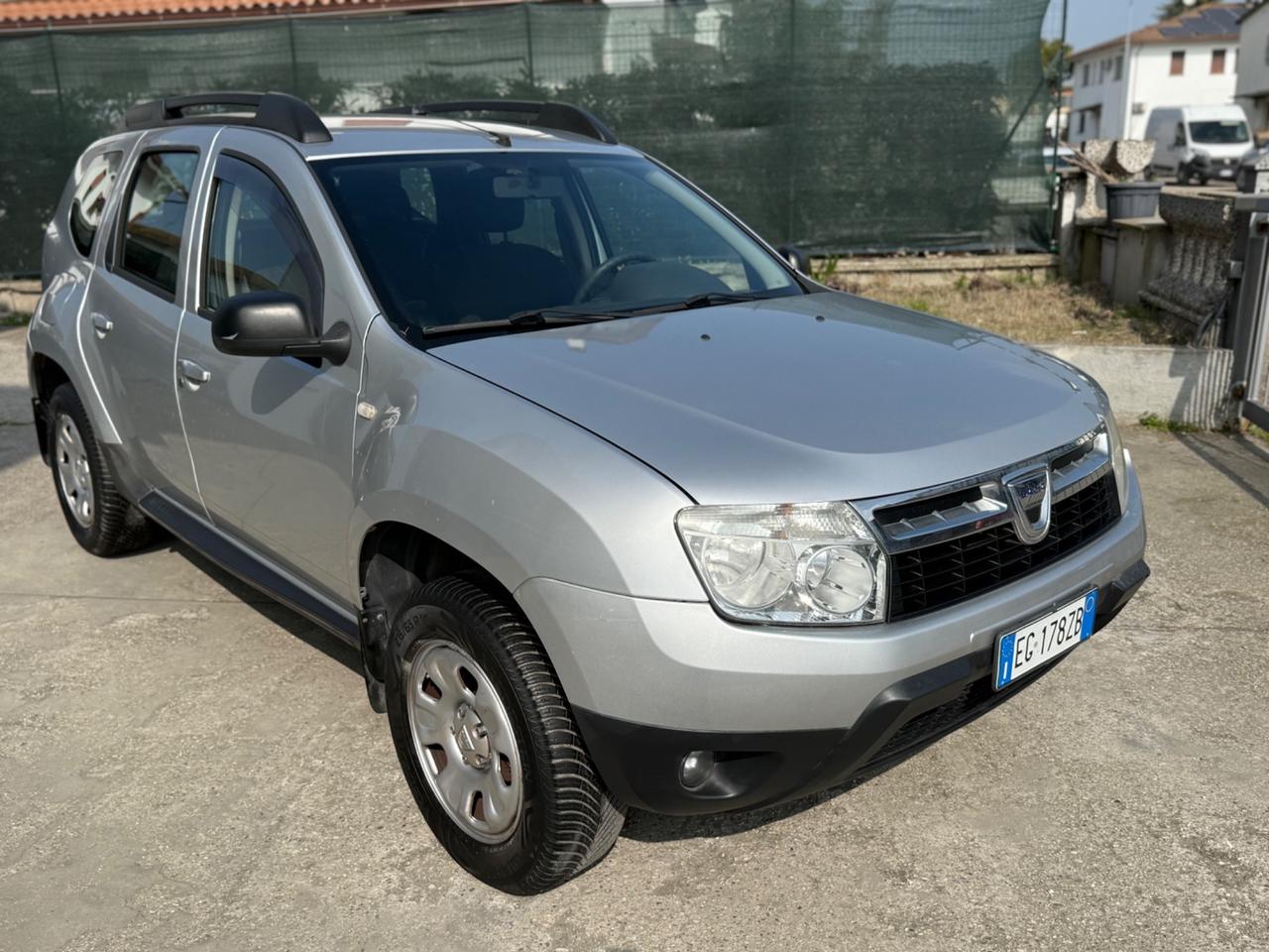 Dacia Duster 1.6 GPL DI SERIE 2032 GANCIO NEOPATENTATU