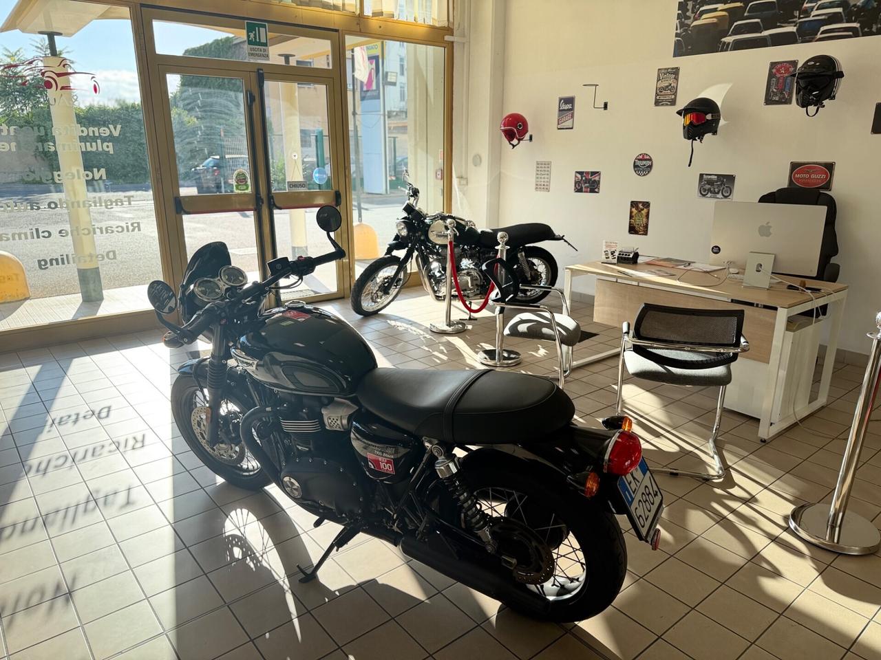 Triumph Bonneville T100 T-100 black 900ht