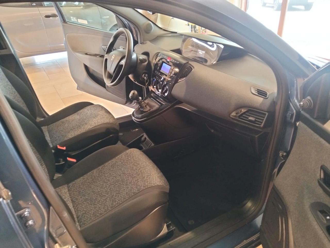 Lancia Ypsilon 1.0 FireFly 5 porte S&S Hybrid Silver Plus