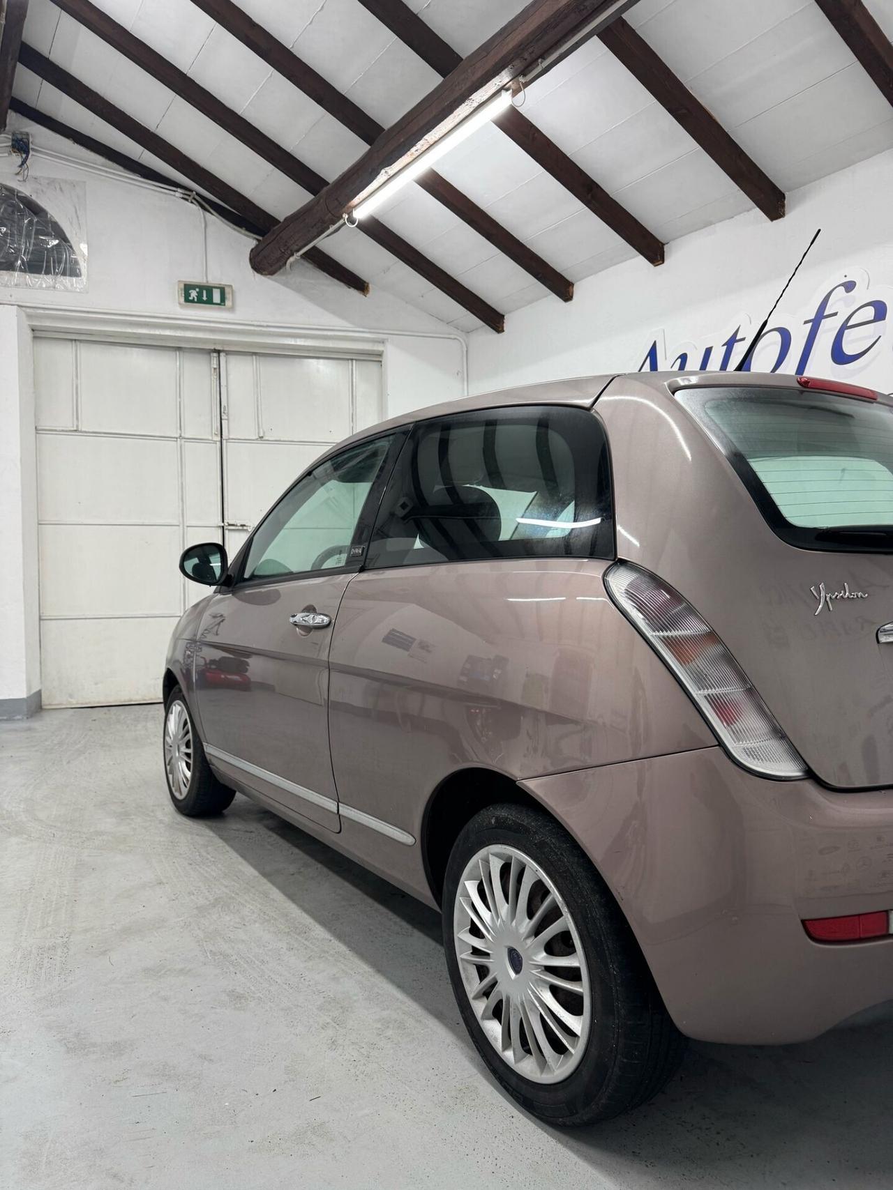 Lancia Ypsilon 1.2 platinum