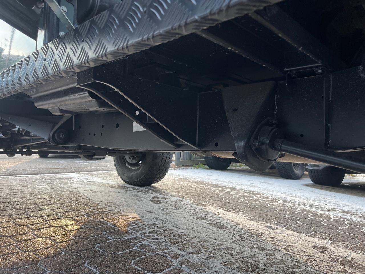 Land Rover Defender 110 2.4 TD4 Station Wagon SE