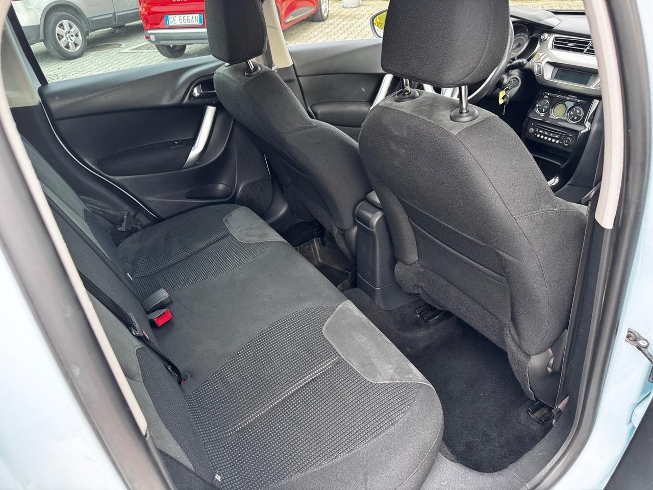 Citroen C3 1.4 HDi 70 neopatentati con gancio traino