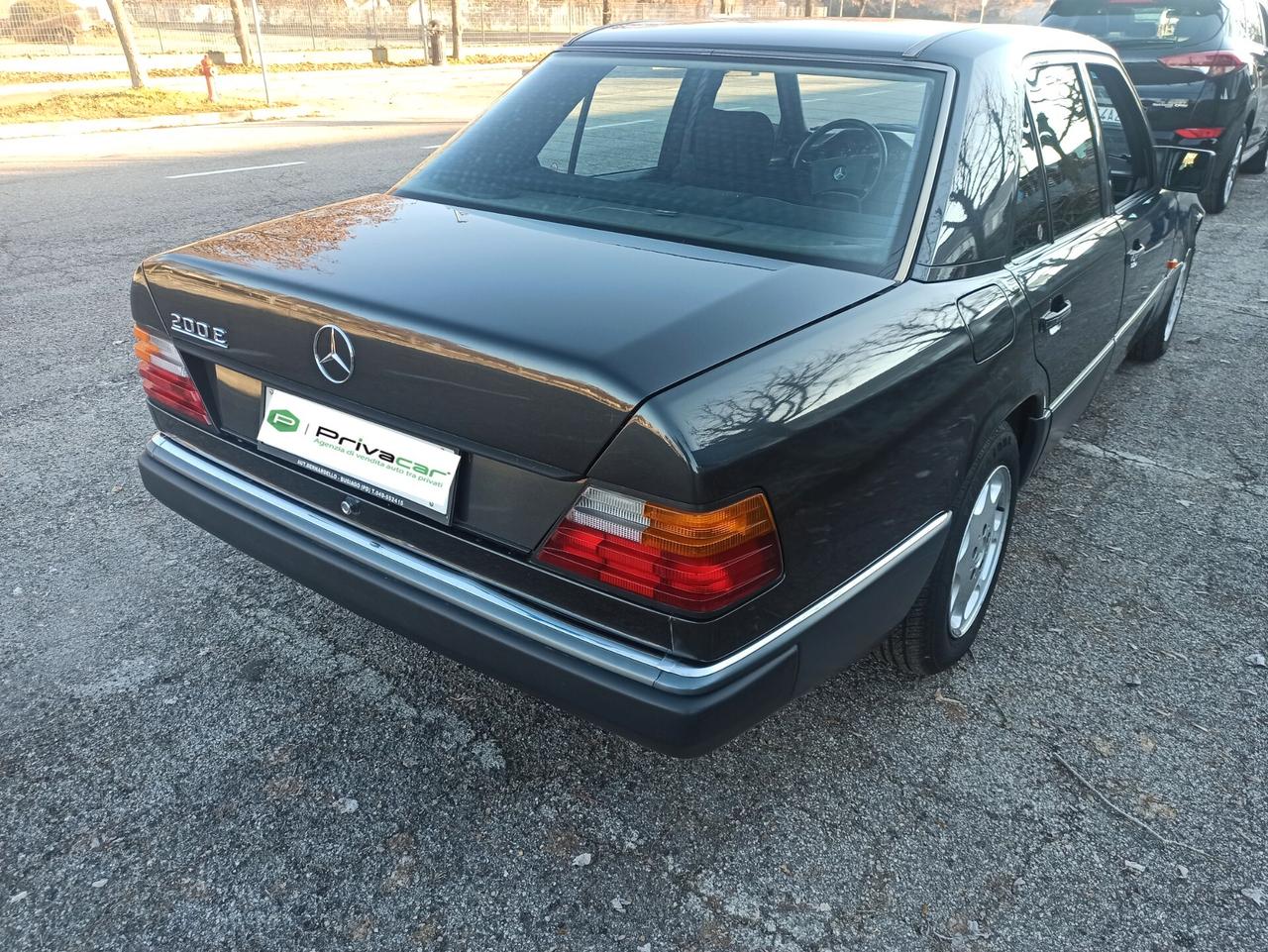 MERCEDES 200 E