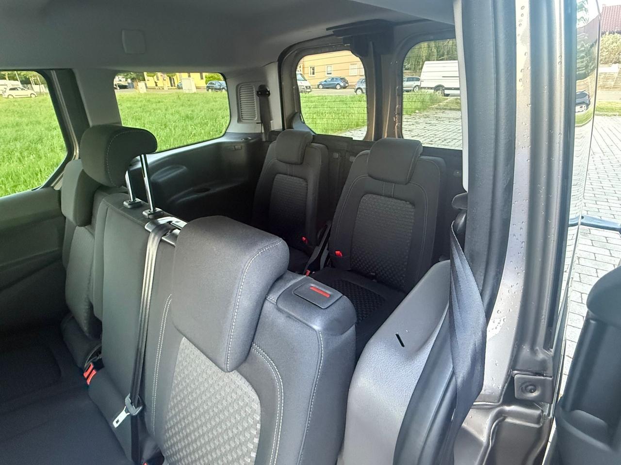 Ford Tourneo Connect Gran 1.5 EcoBlue 120 CV aut. Titanium