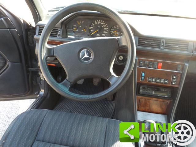 MERCEDES-BENZ 250 TD Turbo in discrete condizioni di carrozzeria