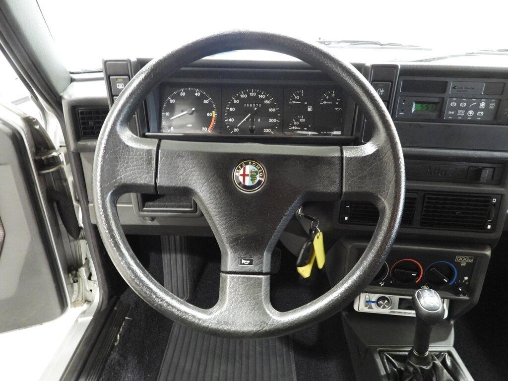 Alfa Romeo 75 1.8 IE Indy