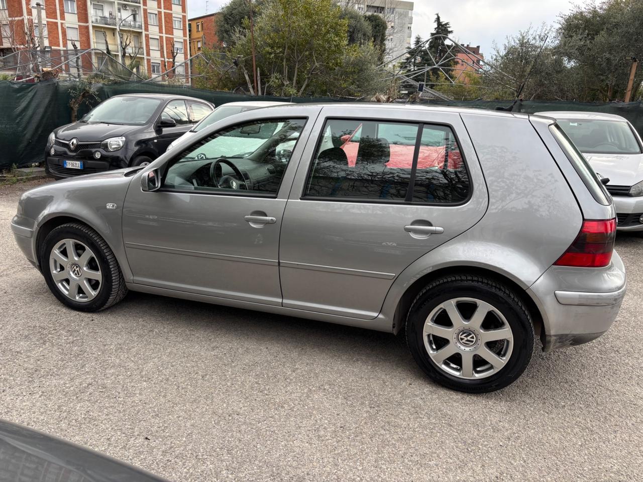 Volkswagen Golf 1.6 5 porte Highline OK NEOPATENTATI