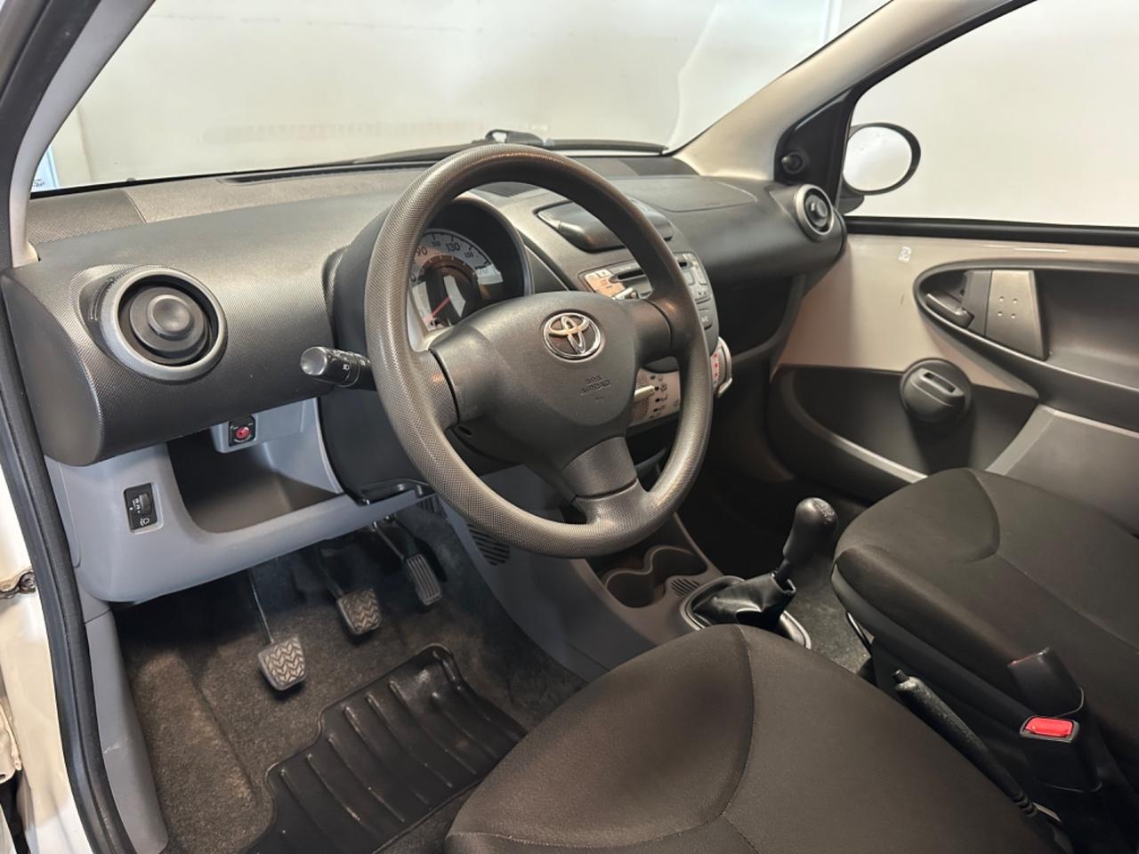 TOYOTA AYGO 1.0 NEOPATENTATI 68CV CONNECT GARANZIA