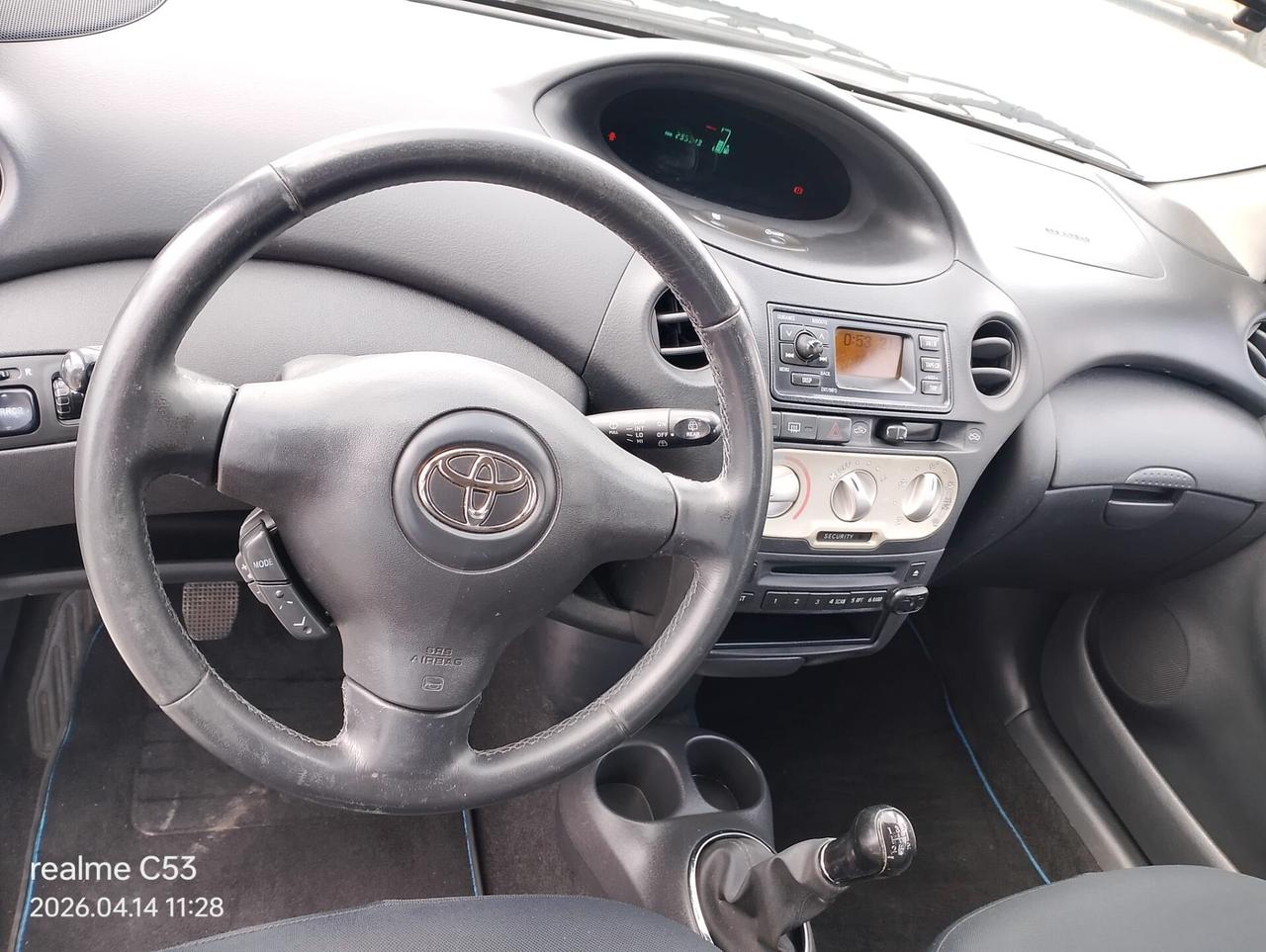 TOYOTA YARIS 1.0 BENZ-2004