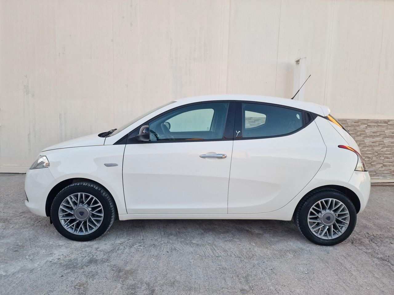 Lancia Ypsilon 1.2 69 CV Unyca