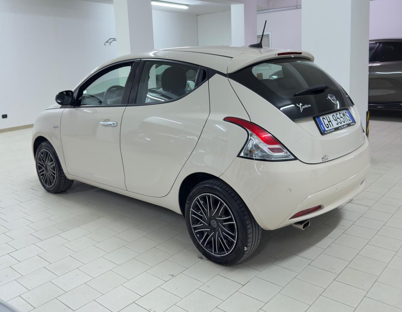 Lancia Ypsilon 1.0 FireFly 5 porte S&S Hybrid Ecochic Gold