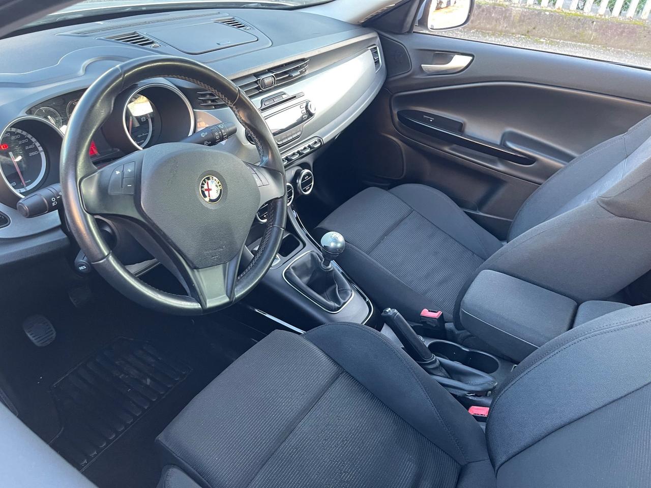 Alfa Romeo Giulietta 1.4Neopatentati GPL