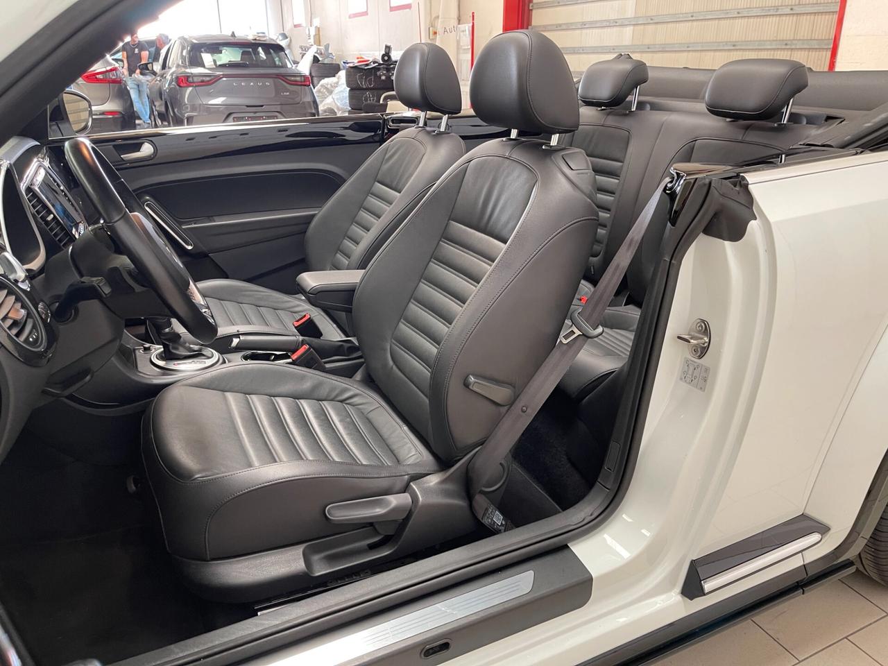 Volkswagen Maggiolino Cabrio Sport R Line1.4 TSI 150cv DSG-LEGGI SOTTO