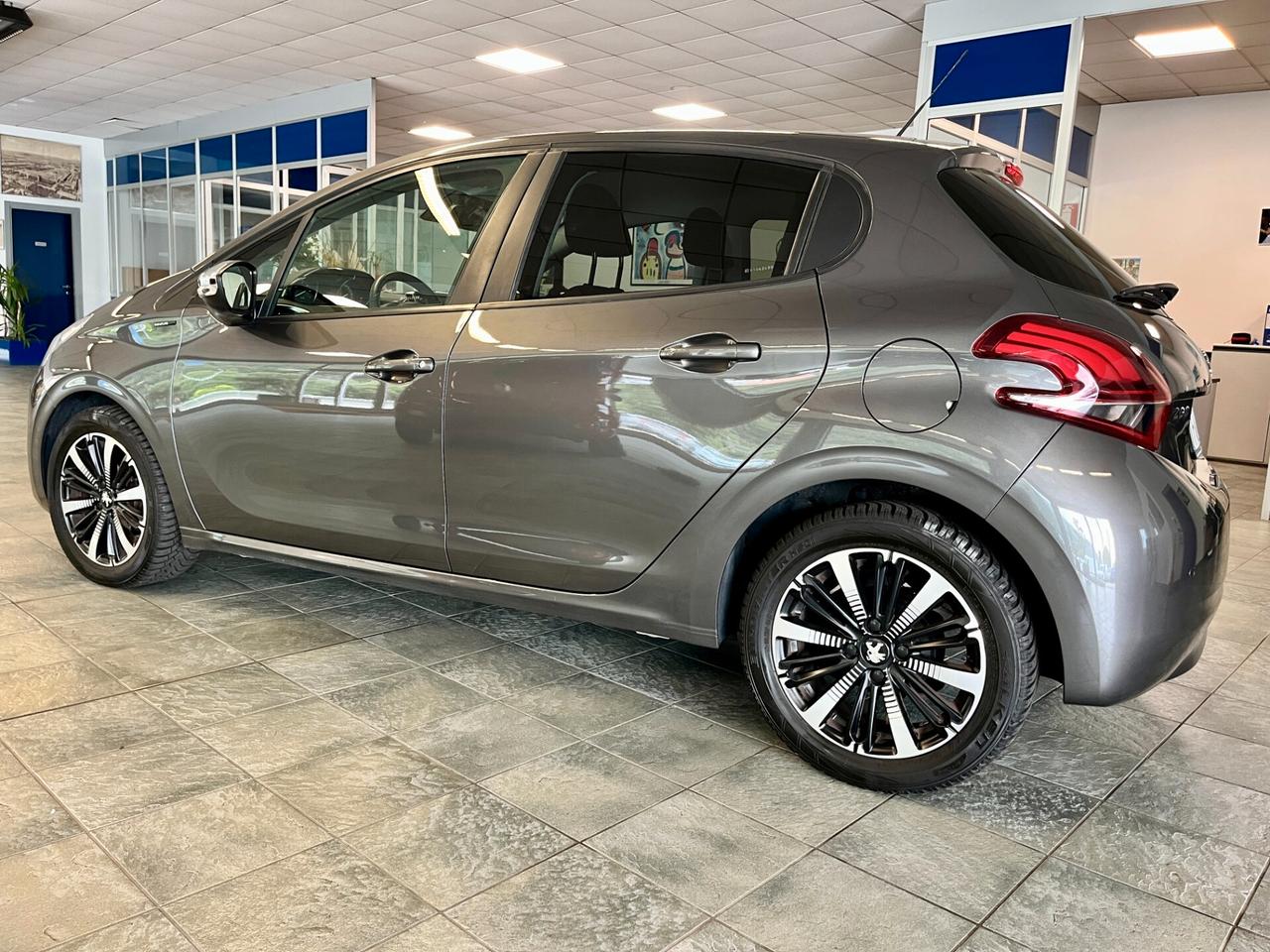 Peugeot 208 PureTech 82 Stop&Start 5 porte Signature