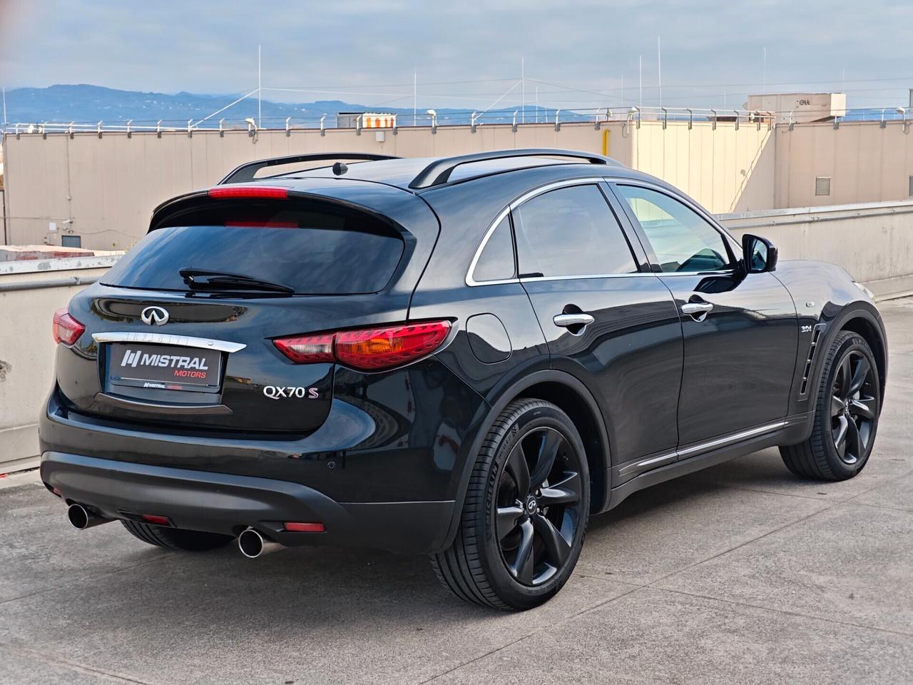 Infiniti QX70 3.0 diesel V6 AT S