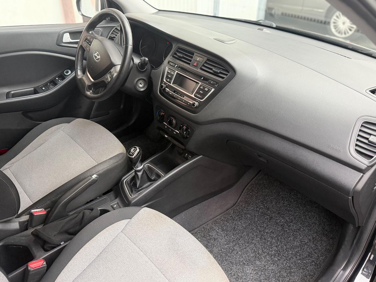 Hyundai i20 1.1 CRDi 12V 5 porte euro6 neopatentati