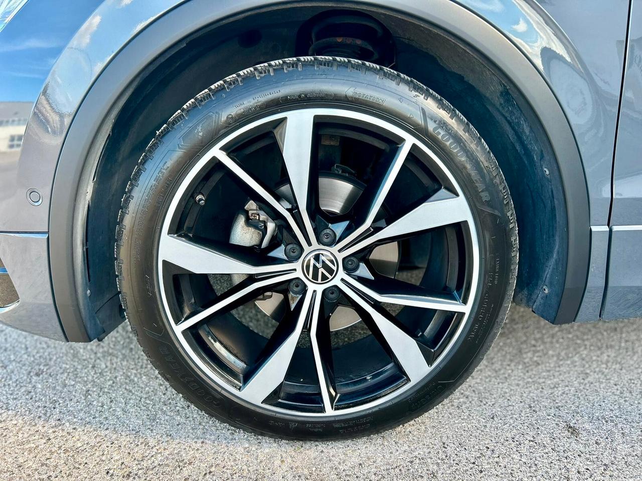 Volkswagen Tiguan 2.0 TDI 150 CV DSG R-Line IVA ESPOSTA