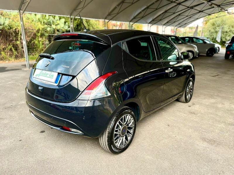 Lancia Ypsilon 1.0 FireFly 5 porte S&S Hybrid Gold Plus