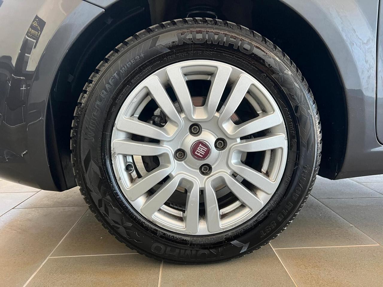 Fiat Punto 1.2 Lounge 2017 69Cv