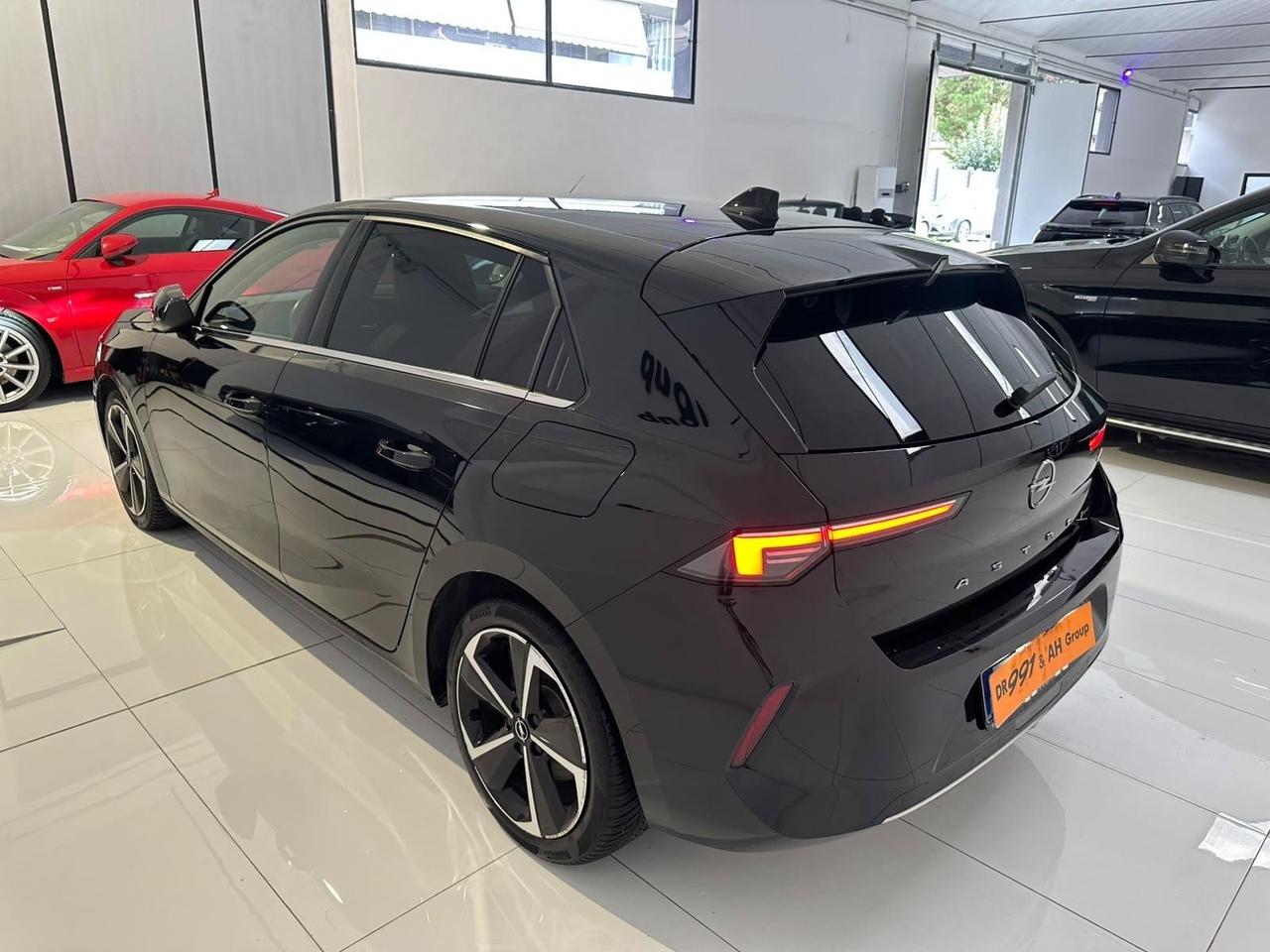 Opel Astra 1.6 Plug-in Hybrid 180 CV AT8 Business Elegance