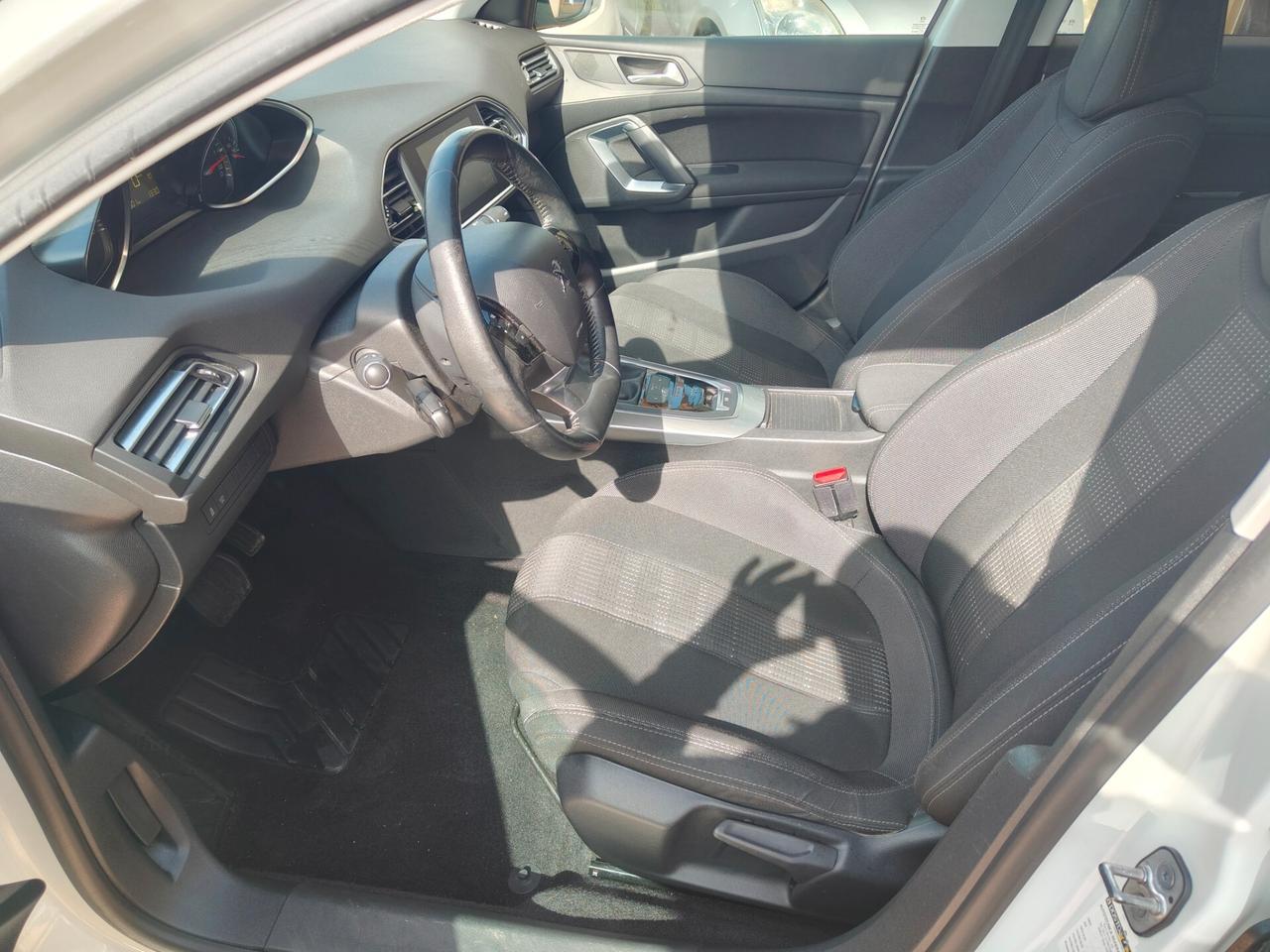 Peugeot 308 BlueHDi 120 S&S EAT6 SW Allure