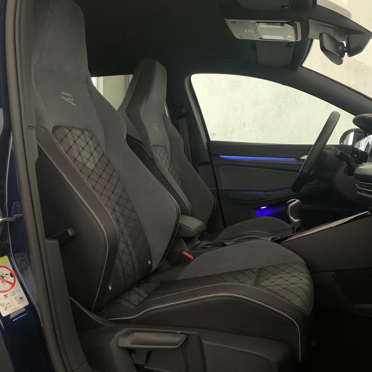 Volkswagen Golf VIII tsi EVO R-Line EXTRA GARANZIA
