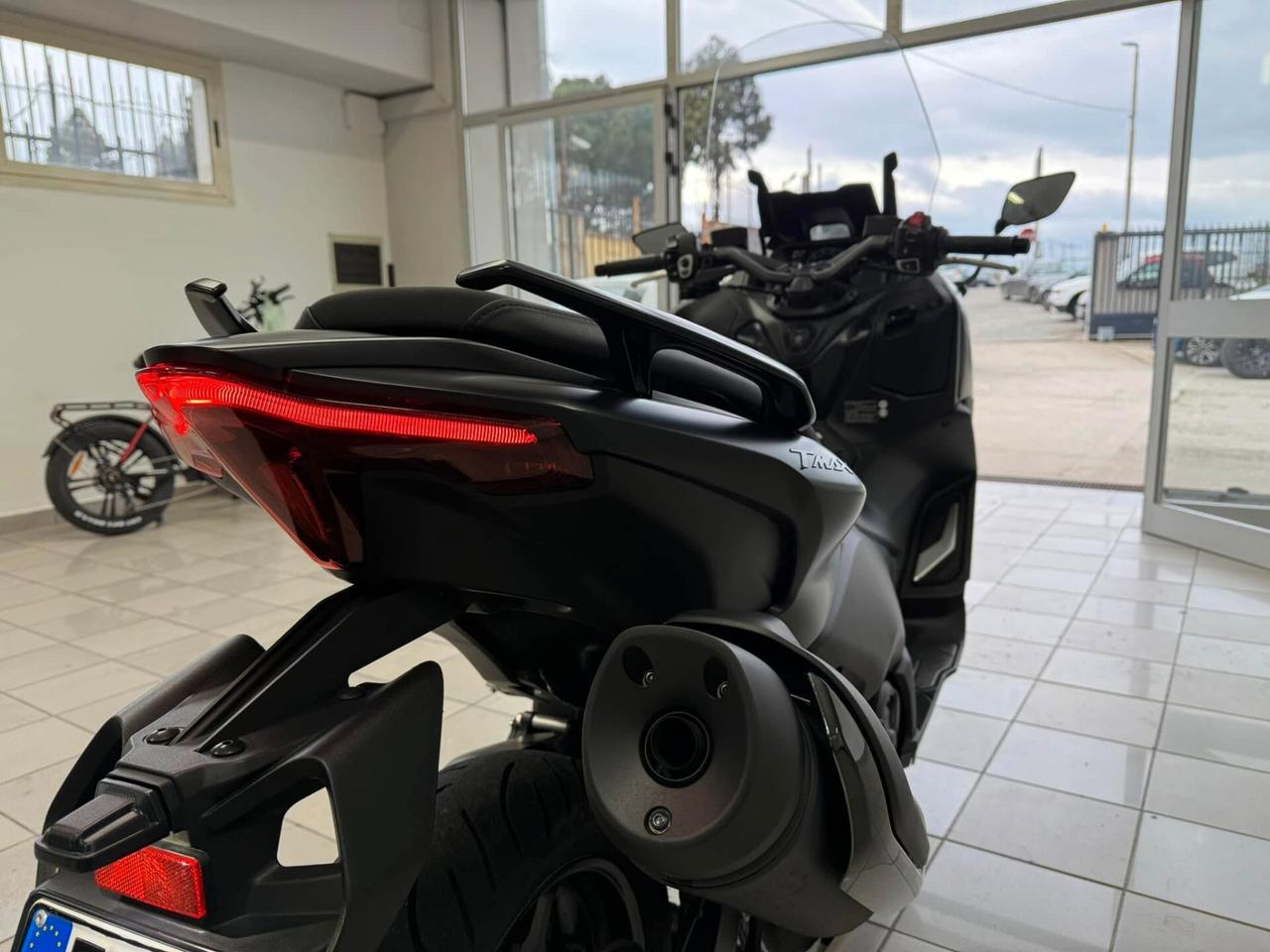 Yamaha Tmax 560