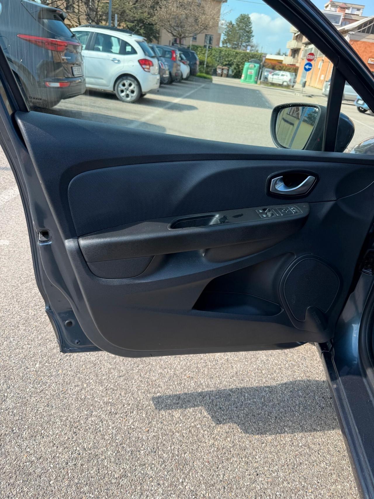 Renault Clio 1.5 dci - NEOPATENTATI - 12 MESI DI GARANZIA -