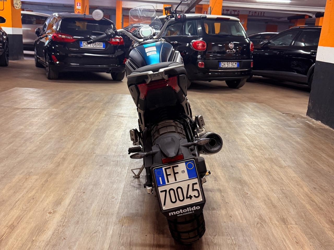 MERAVIGLIOSA CF-MOTO CON SOLI 2332 KM UNICO PROPRIETARIO
