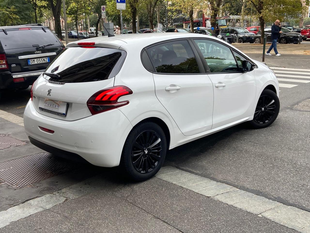 Peugeot 208 Black Line 1.2 PureTech 82 #50393
